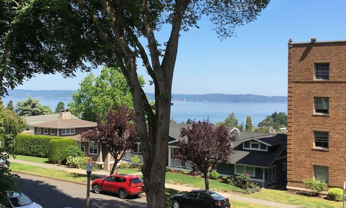 North End Condo | Pacific View Best Area 2 Bathrooms WD Jacuzzi Bath