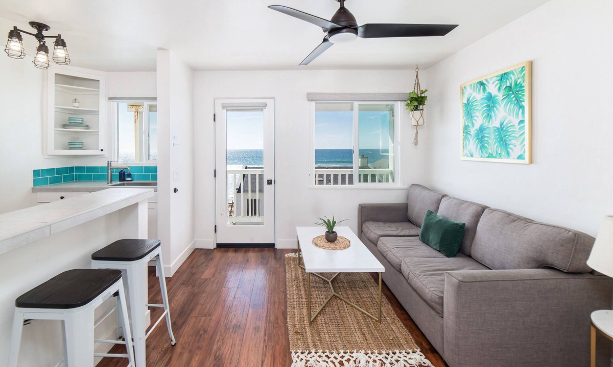 Townsite Condo | Pacific Villa #3 | Relax and Unwind with Beautiful Ocean Views