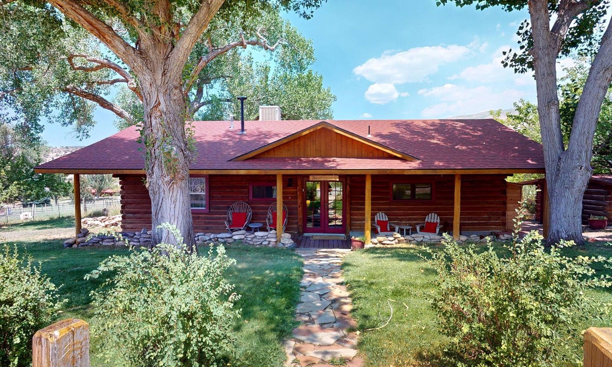 Spanish Valley Cabin | Pack Creek ~ Road House | 2 Bed, 2 Bath