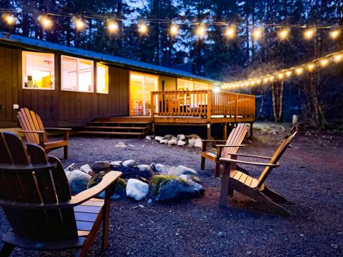 Packwood House | PackShack - Cozy Ski Cabin Mins from White Pass home