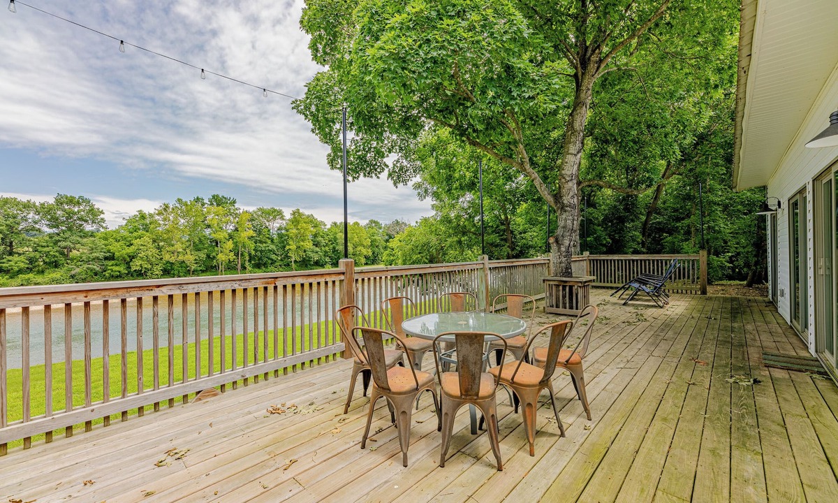 Noel Cabin | Paddlers' Pass at Mimosa Riverside Ranch