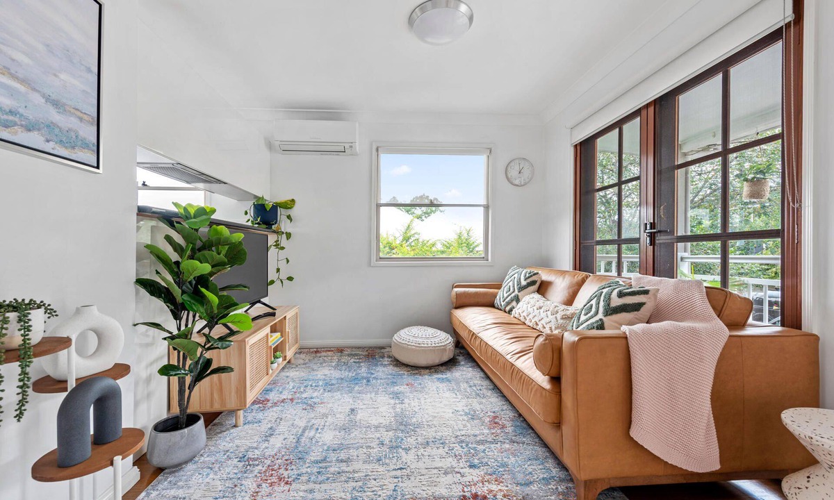 Paddington House | Paddo Central ~ 4Bed/2Bath/1Car/CBD Views ~ House