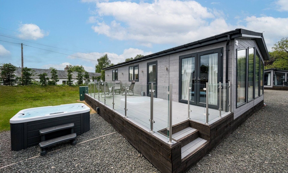 Perth Cottage | PADDOCK LODGES| DELUXE 3 BED (ACCESSIBLE) CHALET