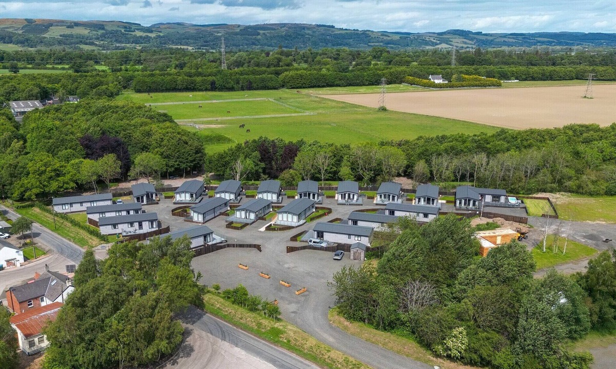 Perth Villa | PADDOCK LODGES| EXECUITVE 4 BED VILLA