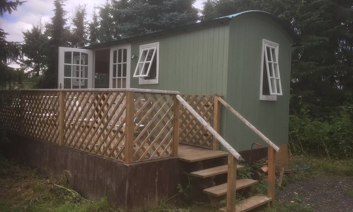 Alderholt Apartment | Paddock View Shepherds Hut