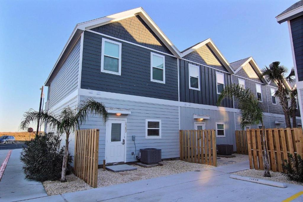 Corpus Christi Villa | Padre Beach View 202K