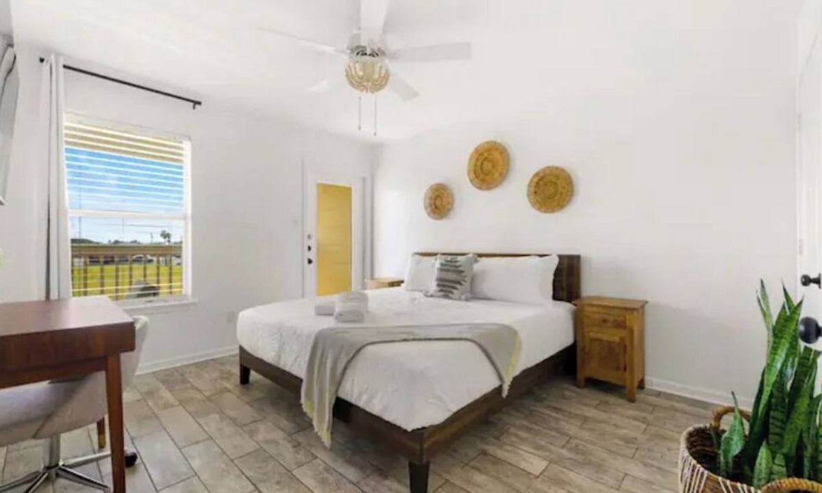 Corpus Christi Condo | Padre Island Escape Pets OK 5 min to the beach! 2.4 m to whitecap beach!nn