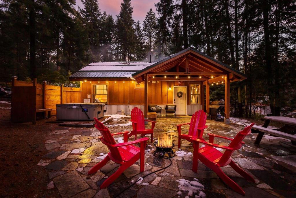 Leavenworth House | Painted Pony Cabin