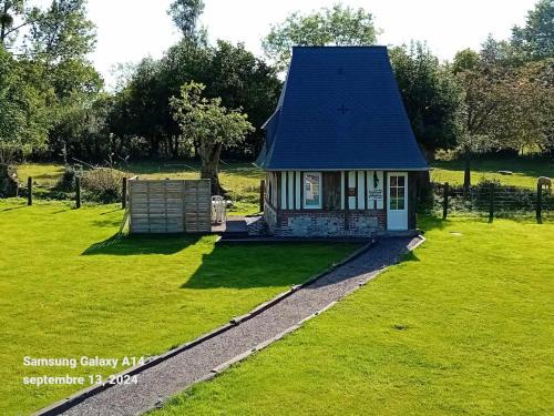 Saint-Etienne-l'Allier House | Paisible Cahute