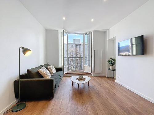 Secteur 4 Apartment | Paisible & Ensoleillé T3, WIFI Fibre et Balcon
