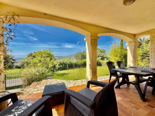 Carqueiranne Apartment | Paisible - Vue Mer - Jardin