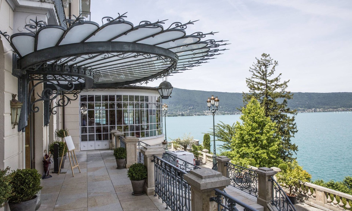 Menthon-Saint-Bernard Hotel | Palace de Menthon
