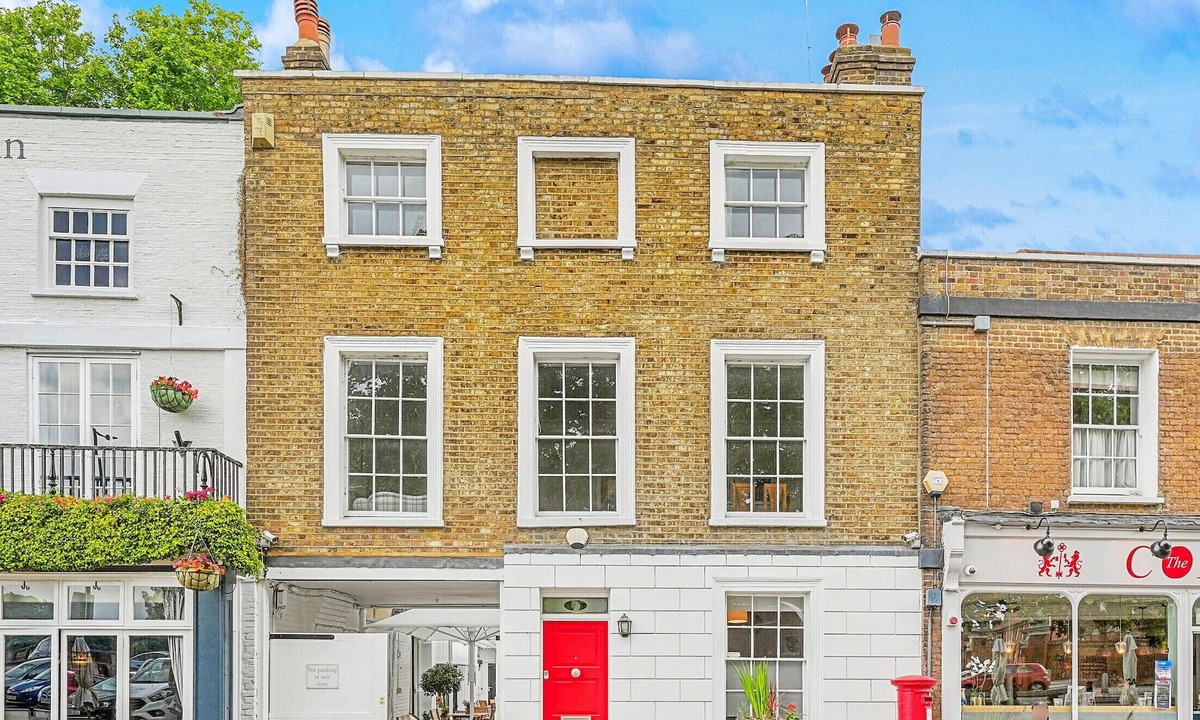 Richmond-upon-Thames Ski Chalet | Palace Gate, Hampton Court