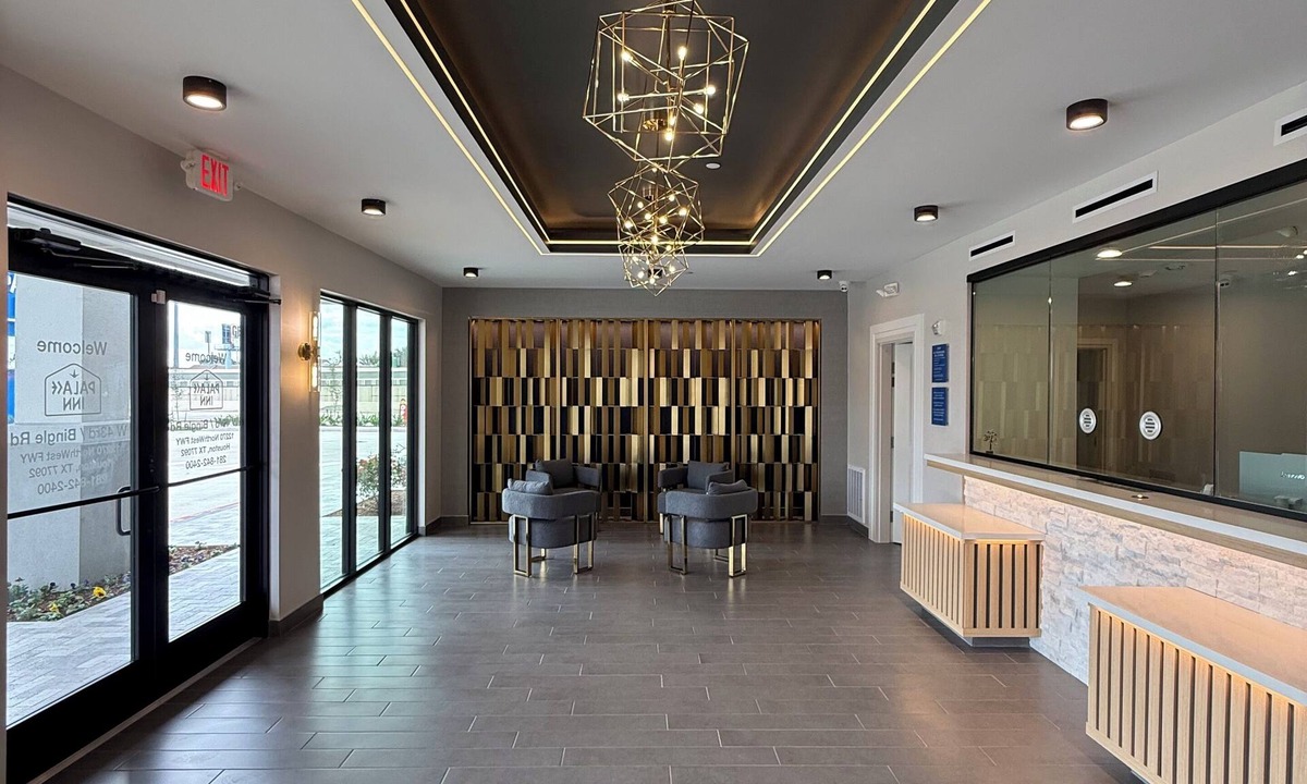 US 290 Hotel | Palace Inn Blue 290 W 43rd & Bingle Rd