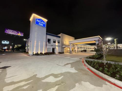 US 290 Hotel | Palace Inn Blue 290 W 43rd & Bingle Rd