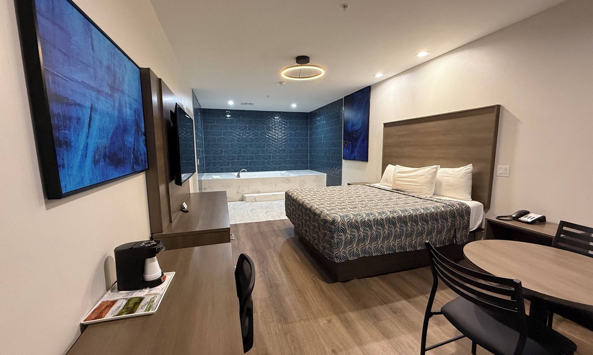 Southeast Houston Hotel | Palace Inn Blue Edgebrook