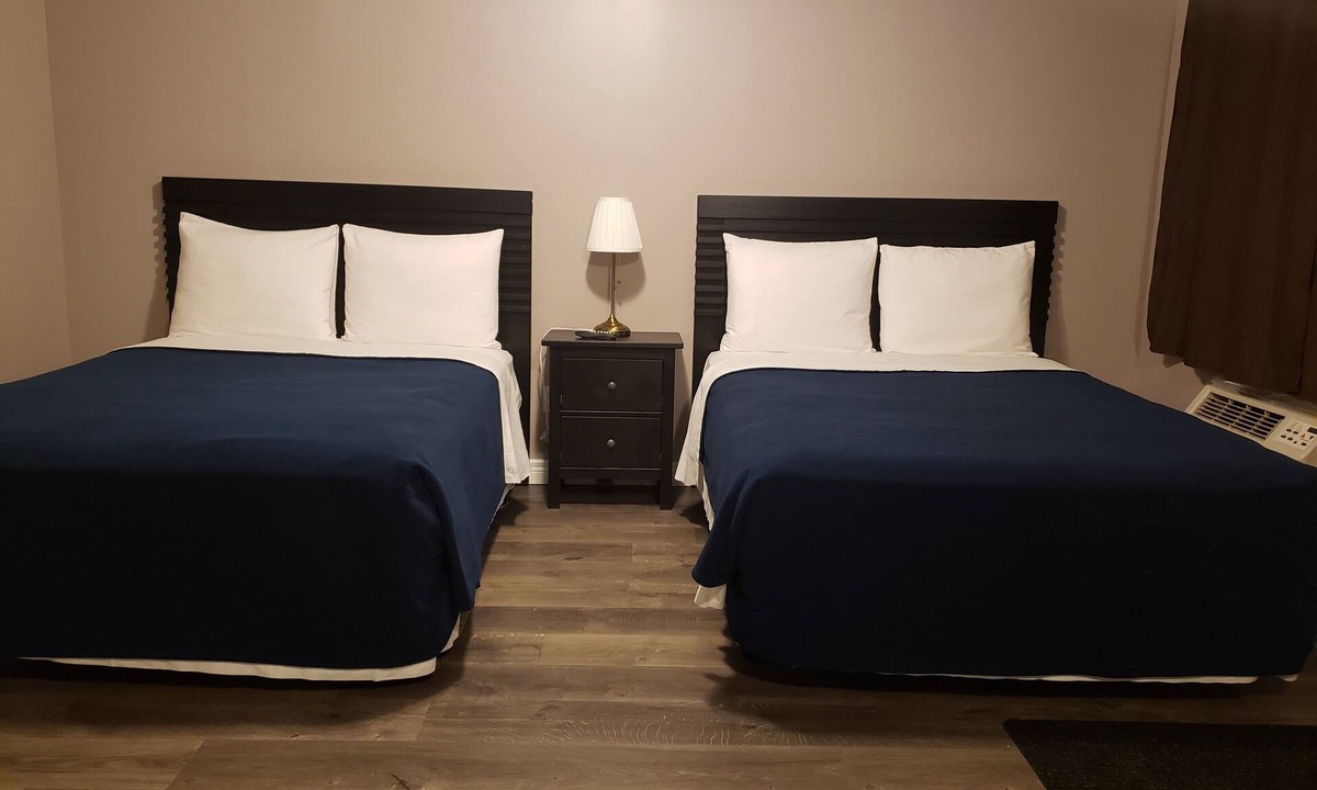 Sarnia Hotel | Palace Inn Motel