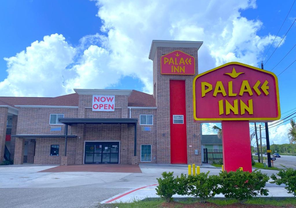 Iowa Colony Hotel | PALACEINN-ARCOLA