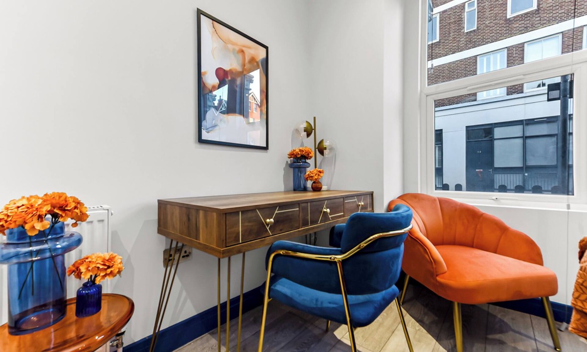 Hammersmith and Fulham House | Palatial Style House Secs to Lovely River Walk