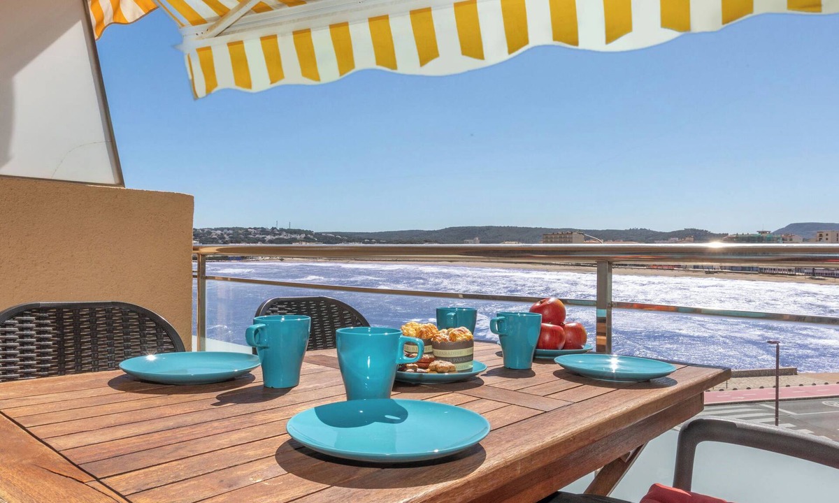 Pedrinya Apartment | Palau del Mar by Interhome