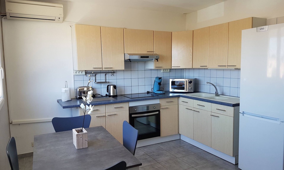 Palavas-les-Flots Apartment | Palavas: Beautiful bright Studio, 2 people CLIM + PK, Near SEA, AVAILABLE WE D AUGUST + TT SEPT