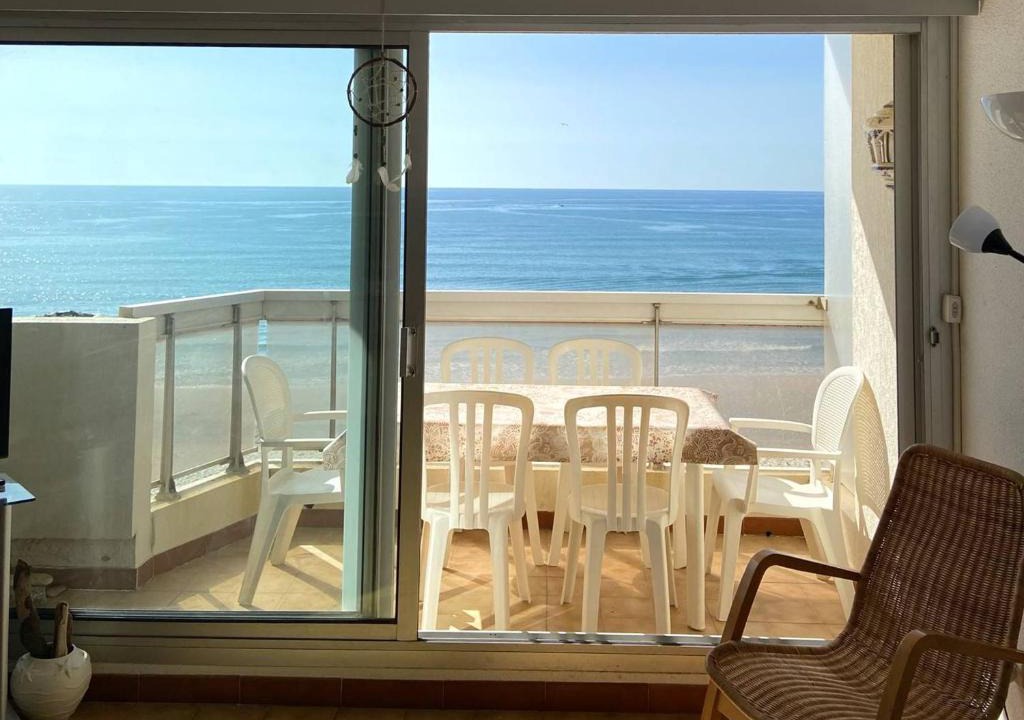 Palavas-les-Flots Apartment | Palavas : T2 Cabine en Front de Mer avec Balcon et Parking, Proche Centre et Commerces - FR-1-559-11