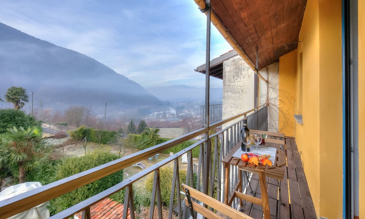 Croglio Apartment | Palazzo dei Ulivi - Merlot, Purasca, Switzerland