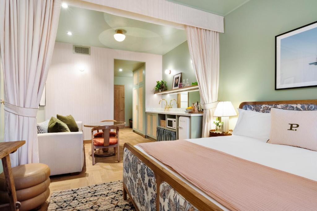 Hyde Park Hotel | Palihouse Hyde Park Village