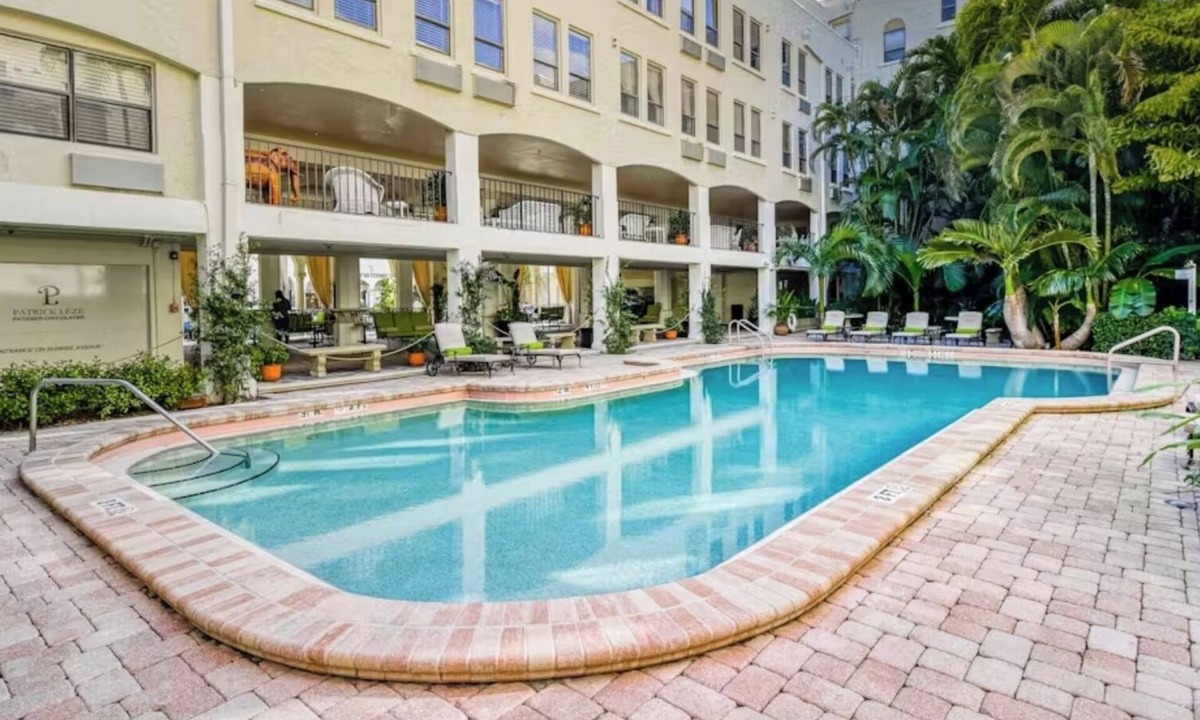 Palm Beach Apartment | Palm Beach 1BR | Steps to Beach and Pool