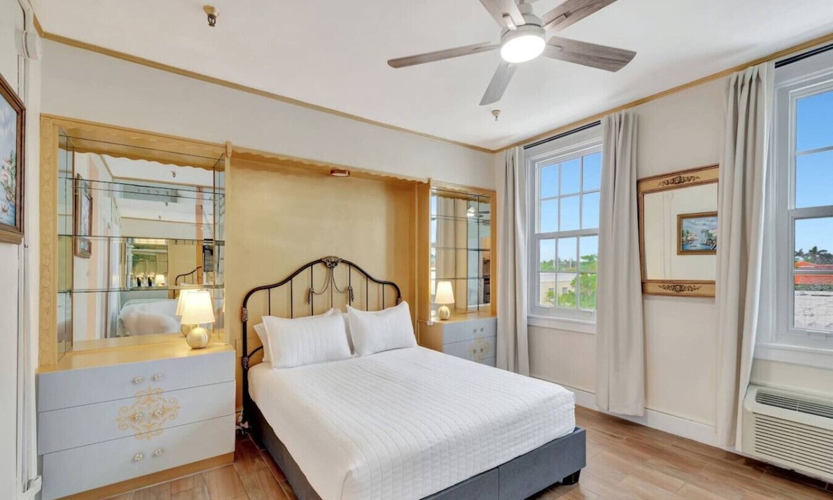 Palm Beach Condo | Palm Beach Studio Steps To Beach