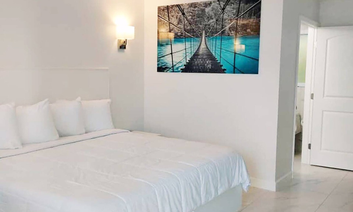 Lake Worth Hotel | Palm Breeze Hotel