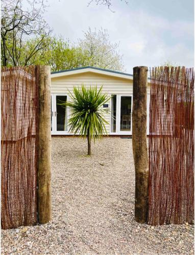 Etchinghill House | Palm Cottage