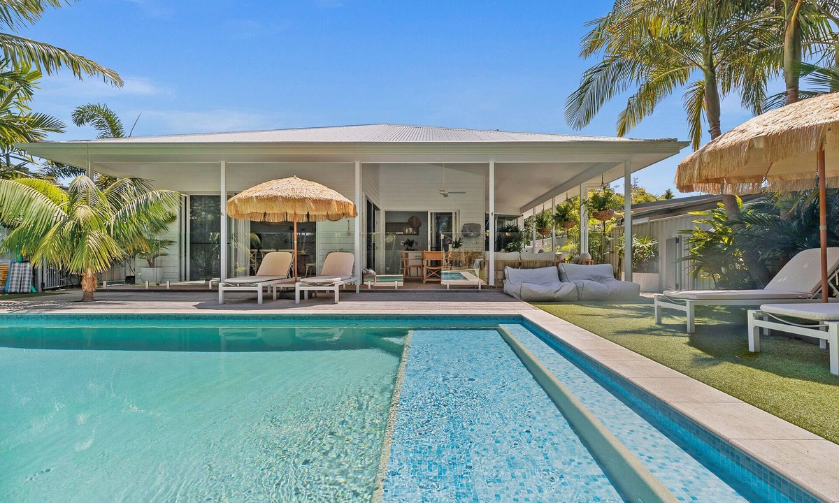 Suffolk Park House | Palm Cove Gated Beachside Retreat