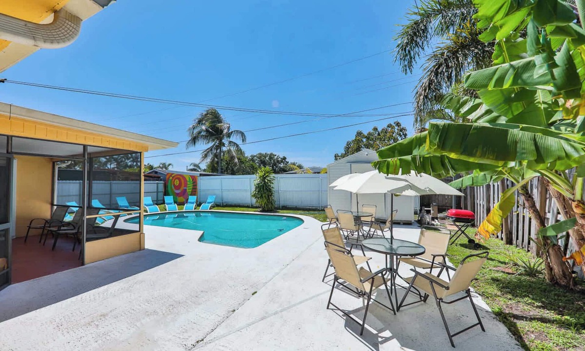Driftwood House | Palm Oasis Retreat
