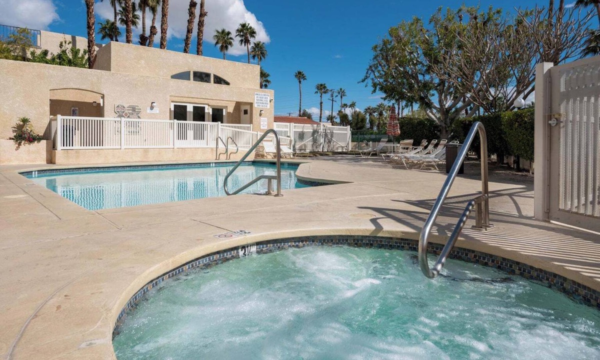 Racquet Club Estates Condo | Palm Springs 2 Bedroom Escape . Heated Pool, Spa & Glorious Mountain Views