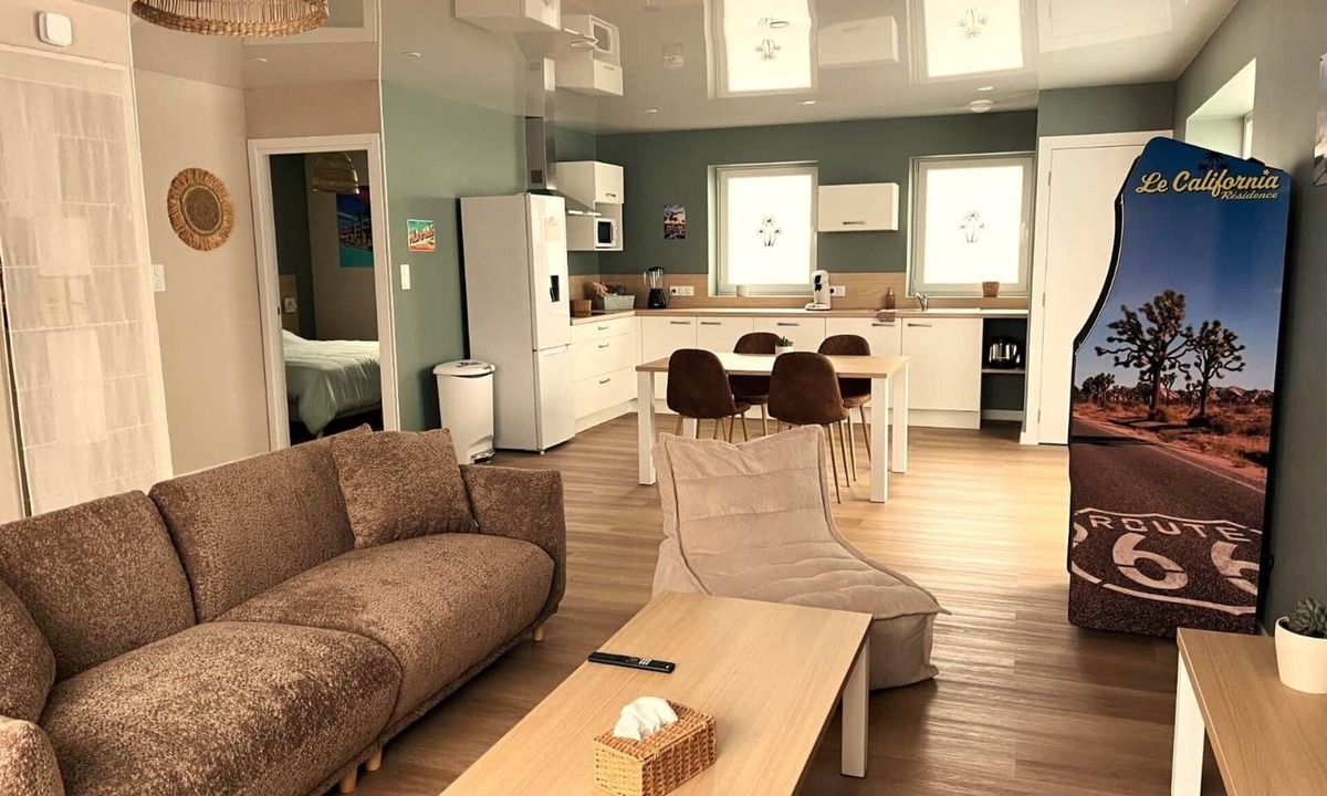 Neuf-Mesnil Apartment | Palm Springs - Family suite with pool