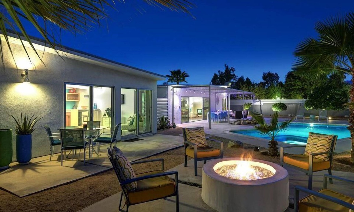Racquet Club Estates House | Palm Springs Gem - Butterfly Mid-Century Modern