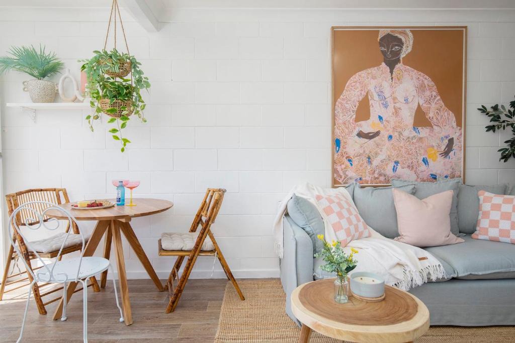 Bateau Bay Villa | Palm Springs Oasis in Bateau Bay