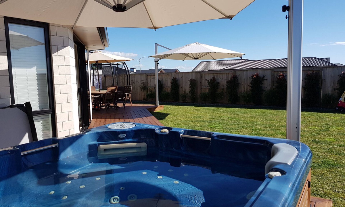 Papamoa Beach House | Palm Springs Retreat