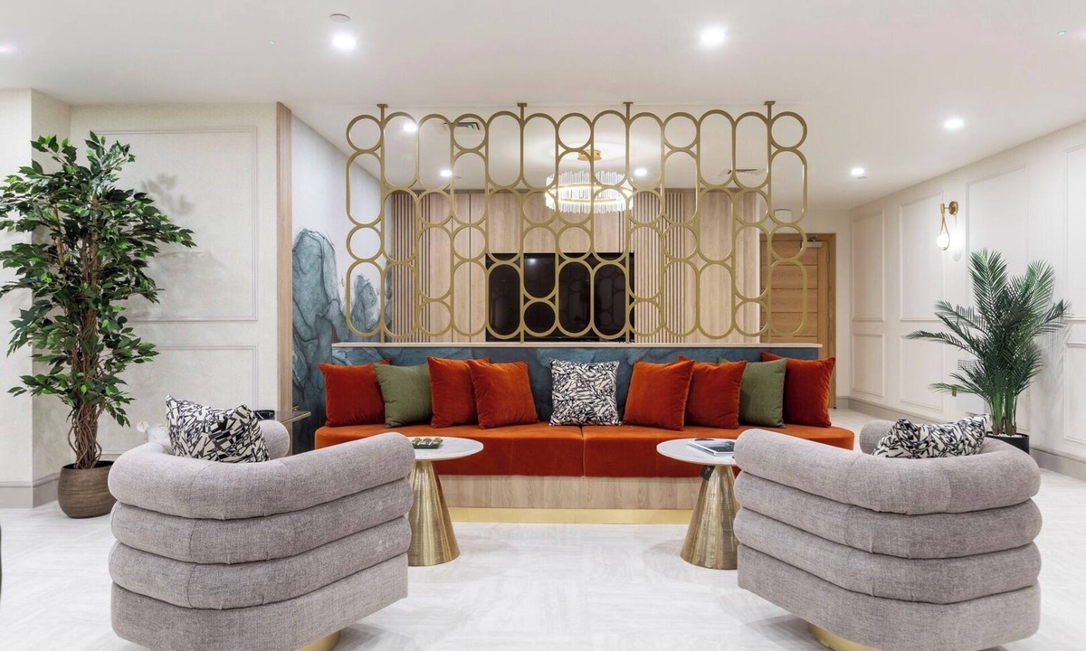 London Borough of Bromley Apartment | Palm Tree House - Sahara