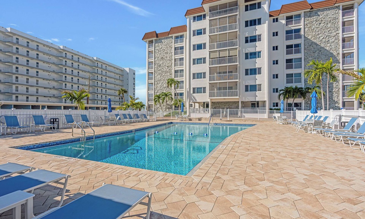 South Island Condo | Palm Trees and Tropical Breezes! 2B/2B Island Vacation Condo Beachside w/Large Pool At Discounted Price!