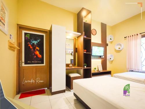 Klaten Selatan House | Palma Lavender Room I With swimming pool, billiard & pingpong near Klaten Town Squere