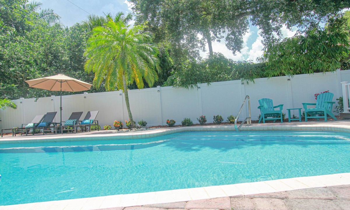 River Oaks House | PalmOaks. Cozy house with heated pool