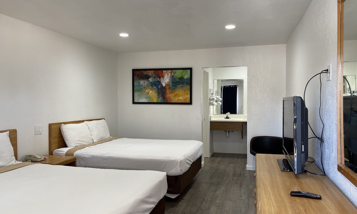 Palmdale Hotel | Palms Inn & Suites