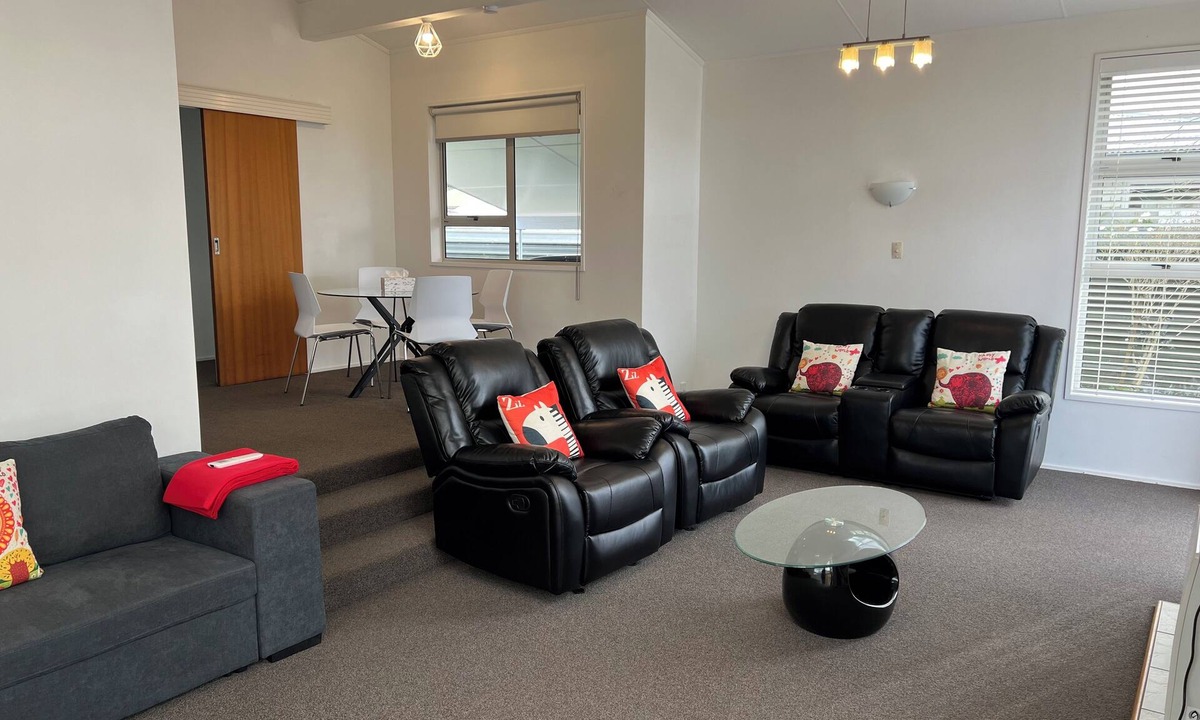 Palmerston North House | Palmy Hideaway - Dog Friendly