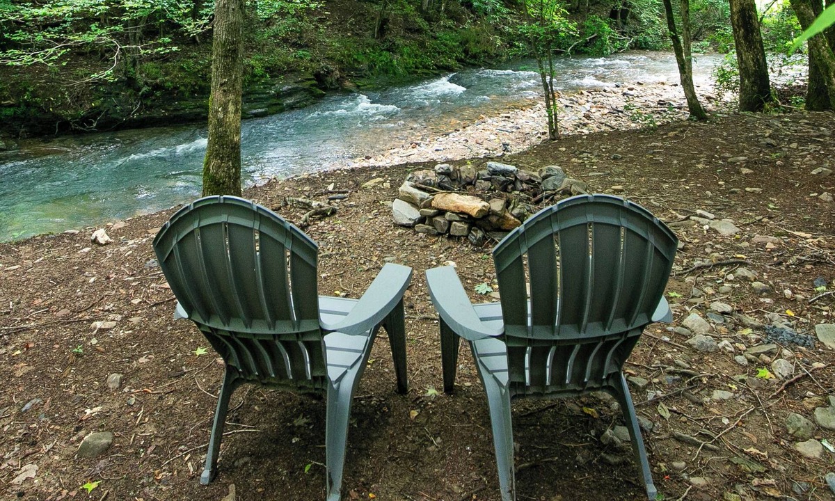 Jones Mills Cabin | Pam's Treehouse Cabin #1