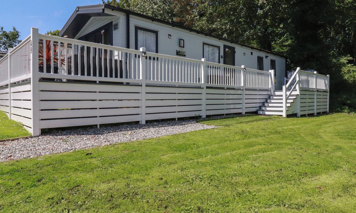 Crantock Cottage | PAMS PLACE, pet friendly, with pool in Crantock