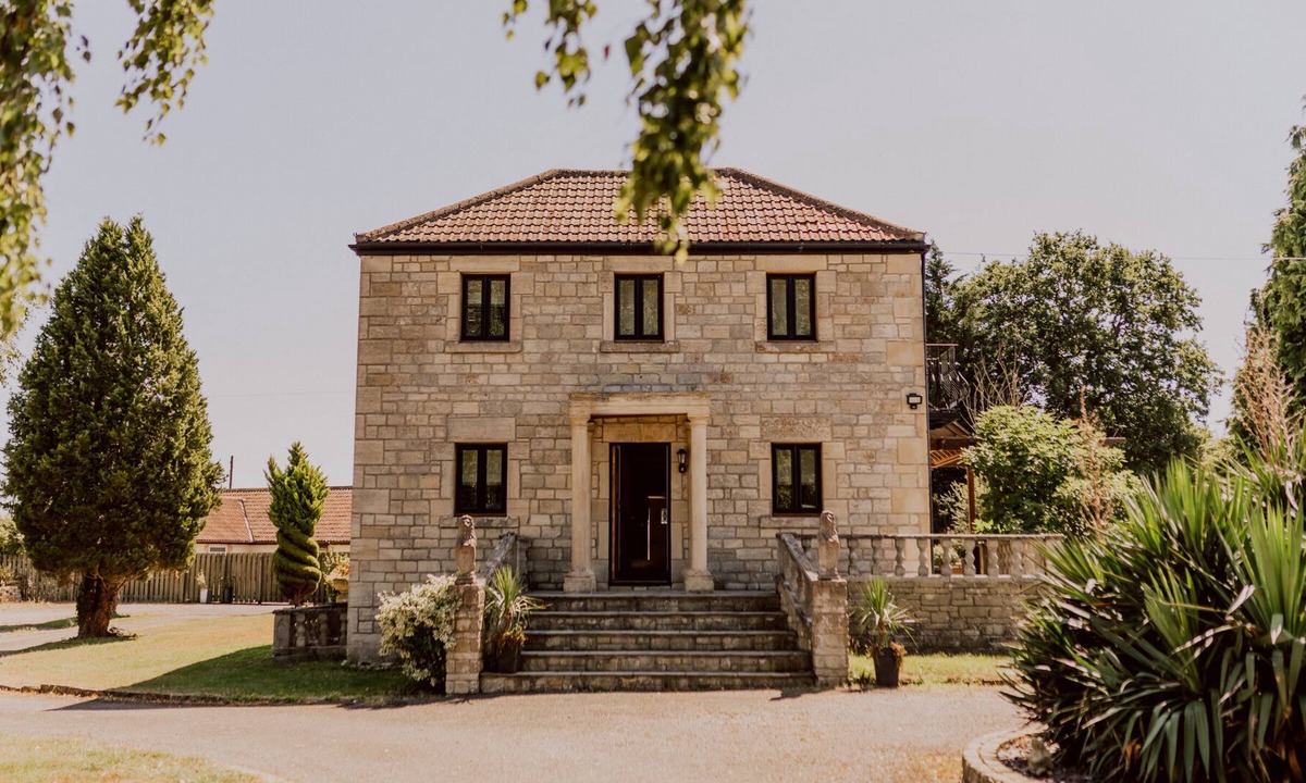 Bradford-on-Avon House | Panda Sanctuaries, Longscroft Manor