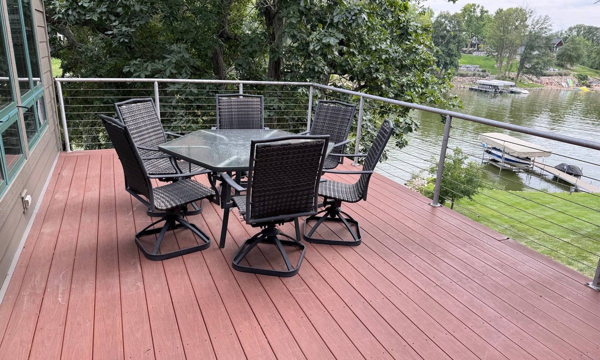 Panora House | Panorama Lake House Retreat - Sleeps 12