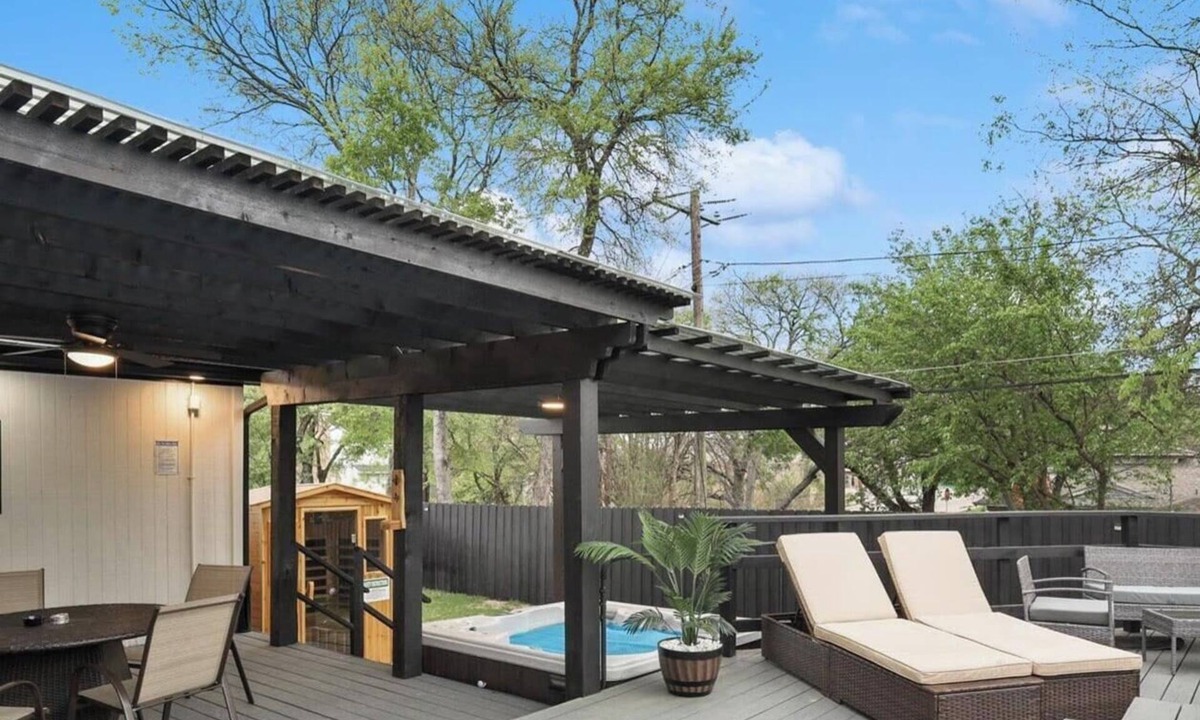 White Rock Hills Cottage | Panoramic 4BR 3B Home With Pool, Grill, Sauna & Game Room